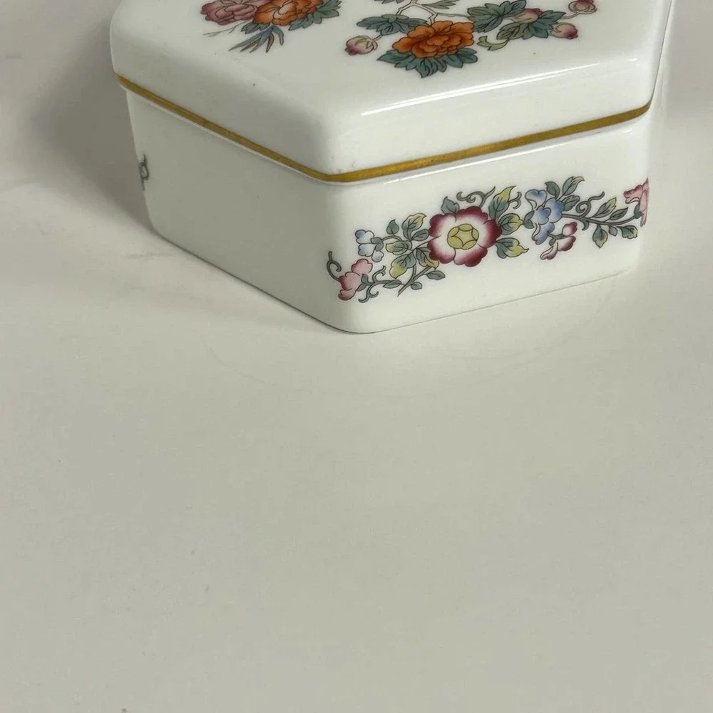 Wedgwood wedgewood bone